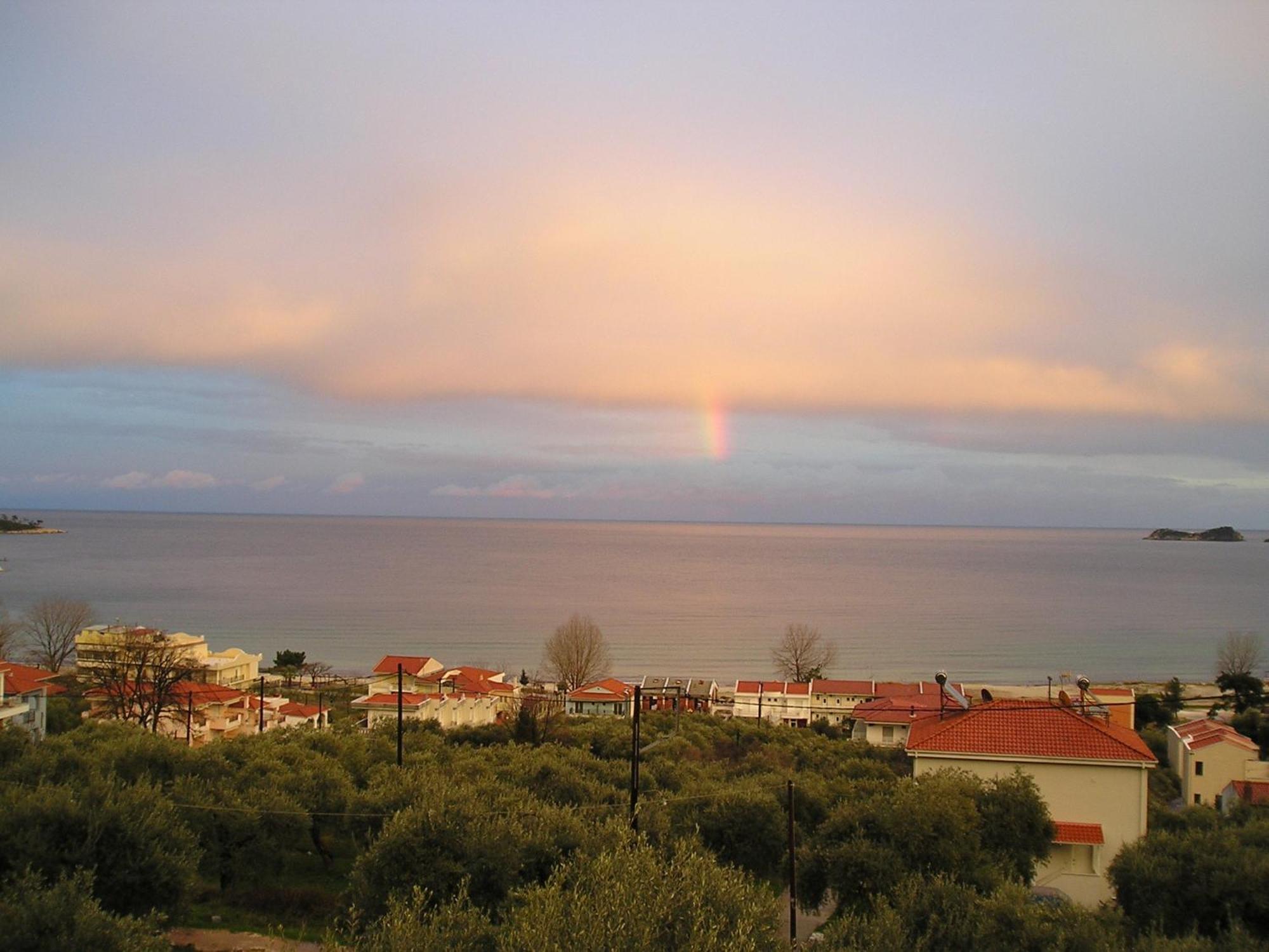 Golden Beach Inn Chrisi Ammoudia Exterior foto