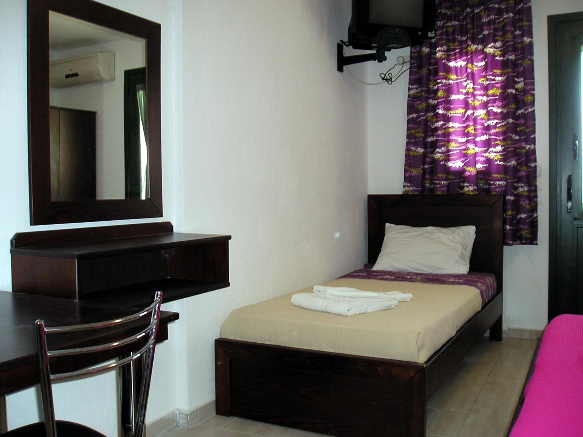 Golden Beach Inn Chrisi Ammoudia Zimmer foto