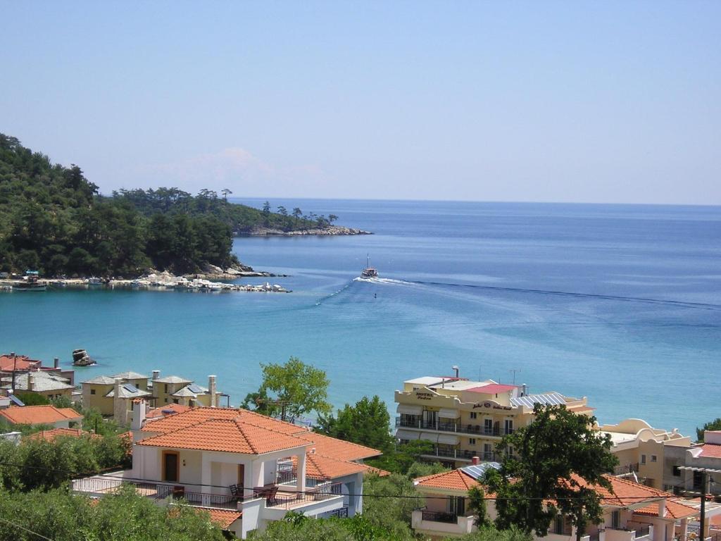Golden Beach Inn Chrisi Ammoudia Exterior foto